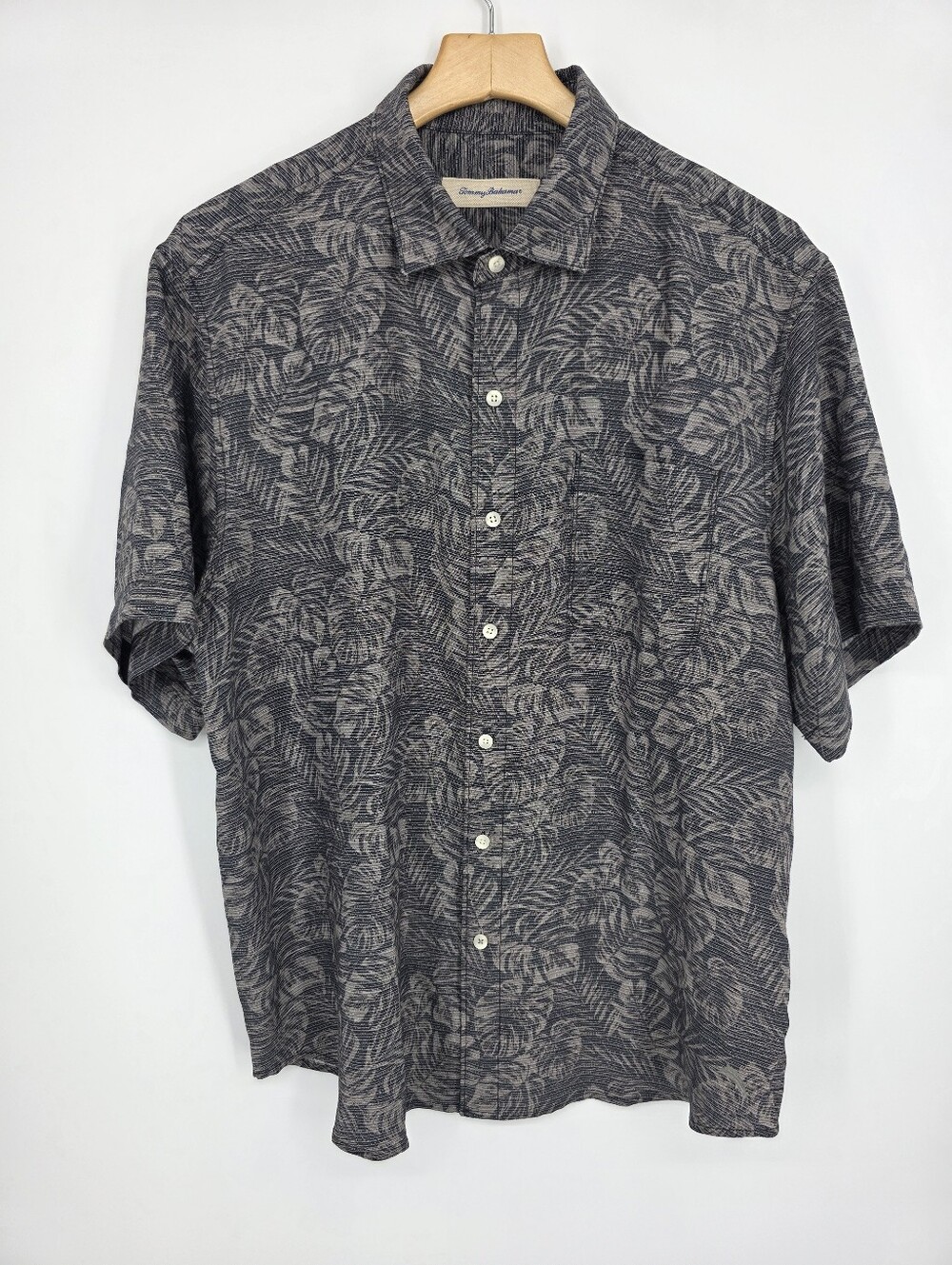 Tommy Bahama Gray Tropical Print Short-Sleeve Button-Down Size L.